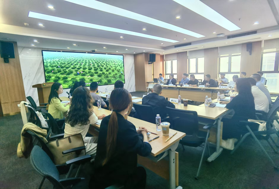 江夏區(qū)年輕一代企業(yè)家商會“知名企業(yè)鑒學(xué)行”活動在武漢金龍集團成功舉辦